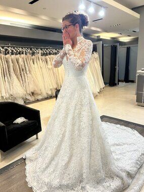 Wedding dress by Sareh Nouri, Fit for a Queen Label Size US 10 • Ivory • 2022